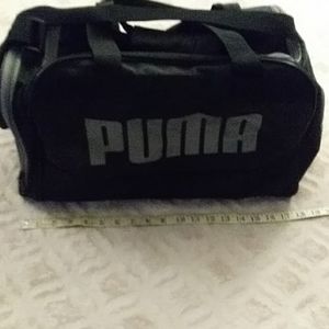 puma gym duffle bag Like New Condition